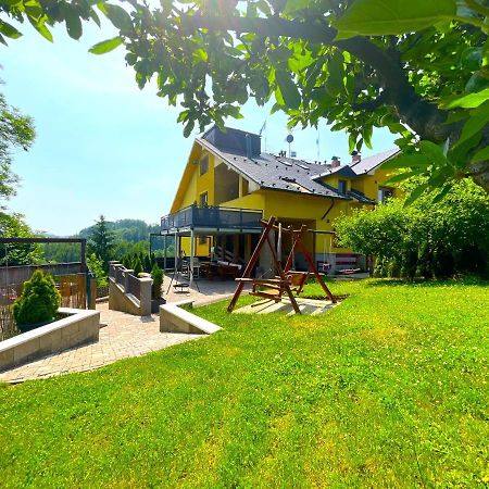 Maxovo Kralovstvi Apartment Rovensko pod Troskami Ngoại thất bức ảnh