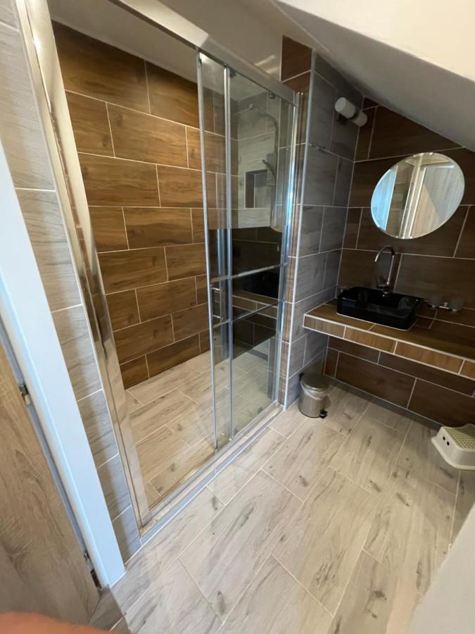 Maxovo Kralovstvi Apartment Rovensko pod Troskami Ngoại thất bức ảnh