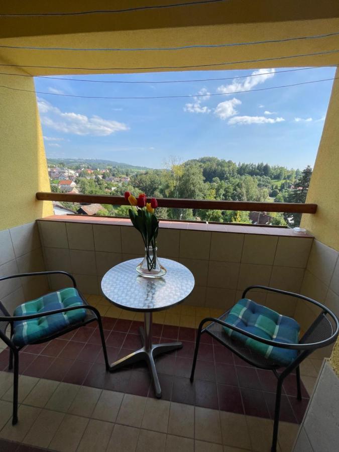 Maxovo Kralovstvi Apartment Rovensko pod Troskami Ngoại thất bức ảnh