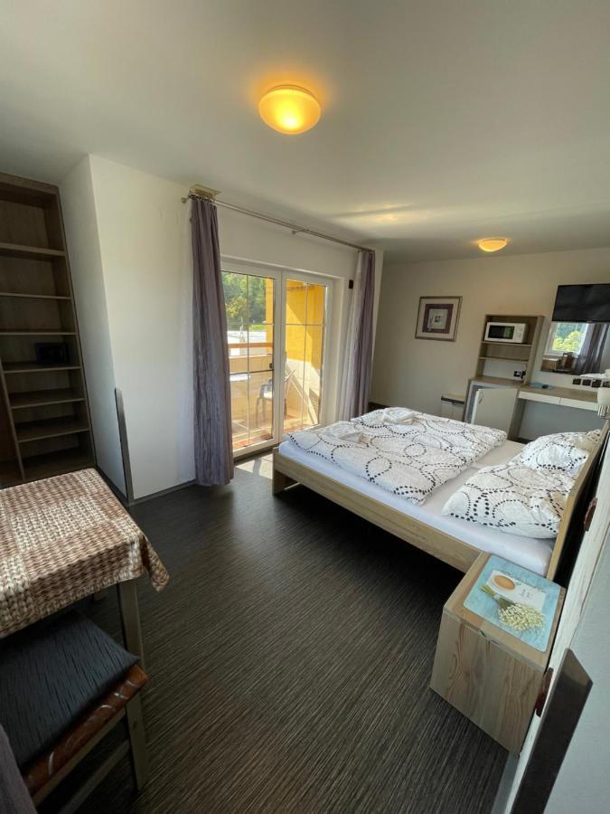 Maxovo Kralovstvi Apartment Rovensko pod Troskami Ngoại thất bức ảnh