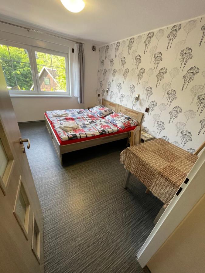 Maxovo Kralovstvi Apartment Rovensko pod Troskami Ngoại thất bức ảnh