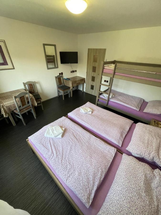 Maxovo Kralovstvi Apartment Rovensko pod Troskami Ngoại thất bức ảnh