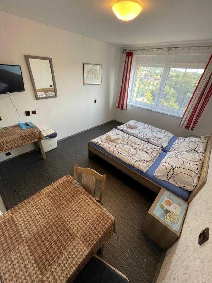Maxovo Kralovstvi Apartment Rovensko pod Troskami Ngoại thất bức ảnh