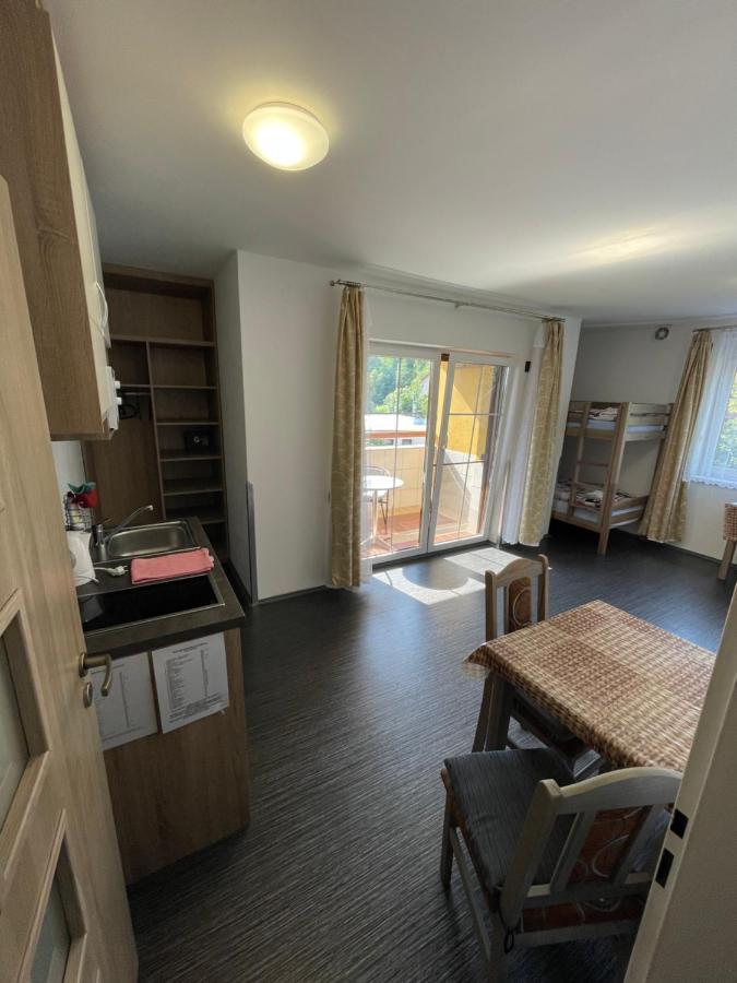 Maxovo Kralovstvi Apartment Rovensko pod Troskami Ngoại thất bức ảnh