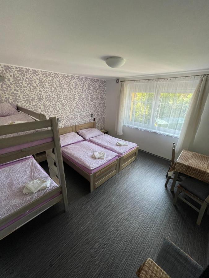 Maxovo Kralovstvi Apartment Rovensko pod Troskami Ngoại thất bức ảnh