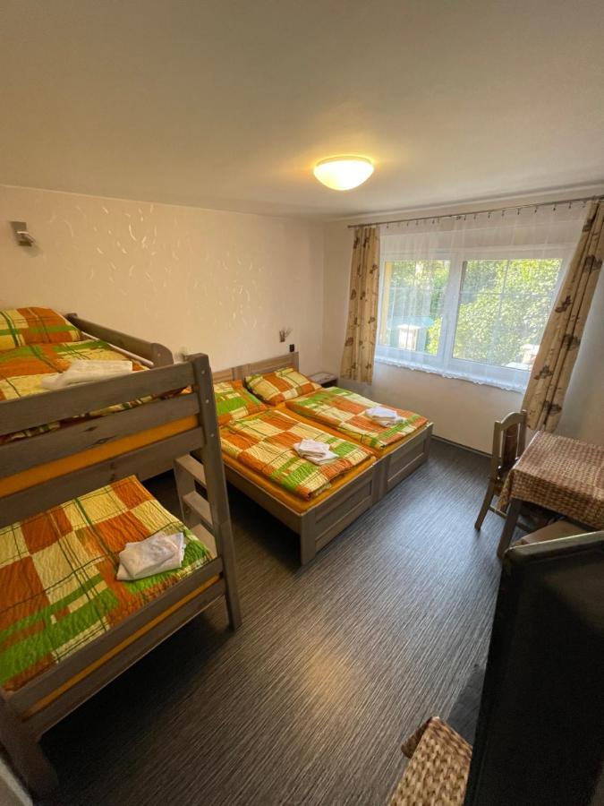 Maxovo Kralovstvi Apartment Rovensko pod Troskami Ngoại thất bức ảnh