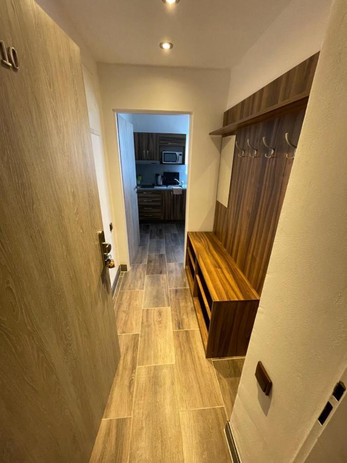 Maxovo Kralovstvi Apartment Rovensko pod Troskami Ngoại thất bức ảnh
