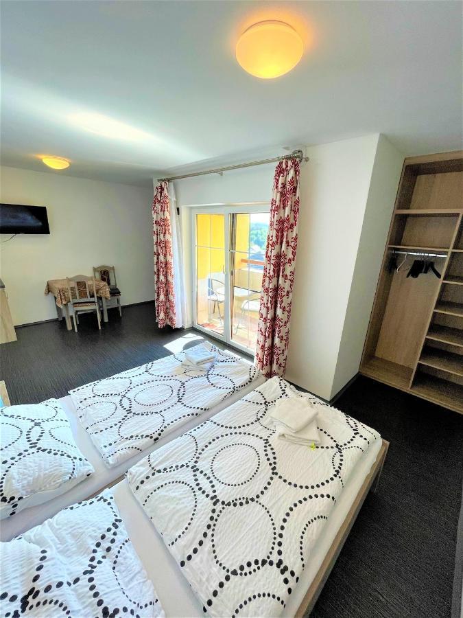 Maxovo Kralovstvi Apartment Rovensko pod Troskami Ngoại thất bức ảnh