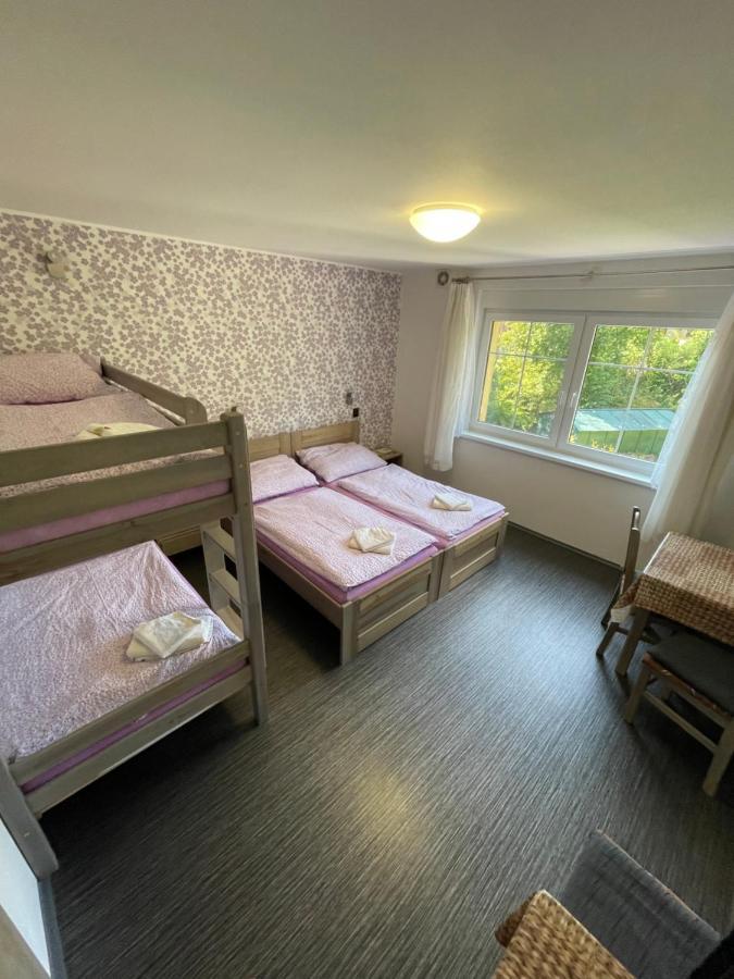 Maxovo Kralovstvi Apartment Rovensko pod Troskami Ngoại thất bức ảnh