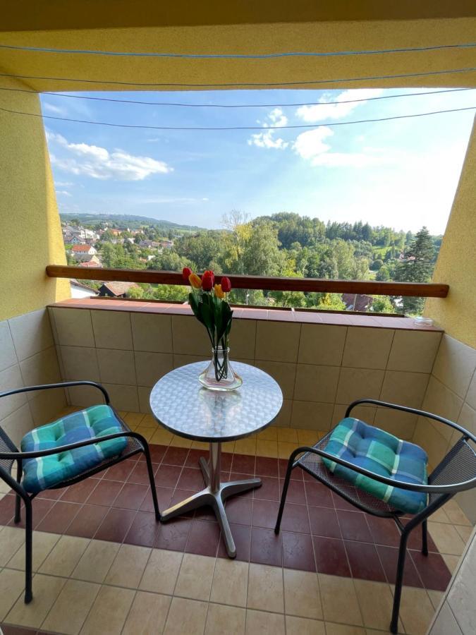 Maxovo Kralovstvi Apartment Rovensko pod Troskami Ngoại thất bức ảnh