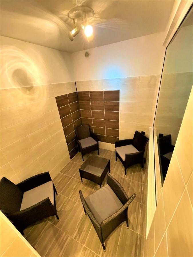 Maxovo Kralovstvi Apartment Rovensko pod Troskami Ngoại thất bức ảnh