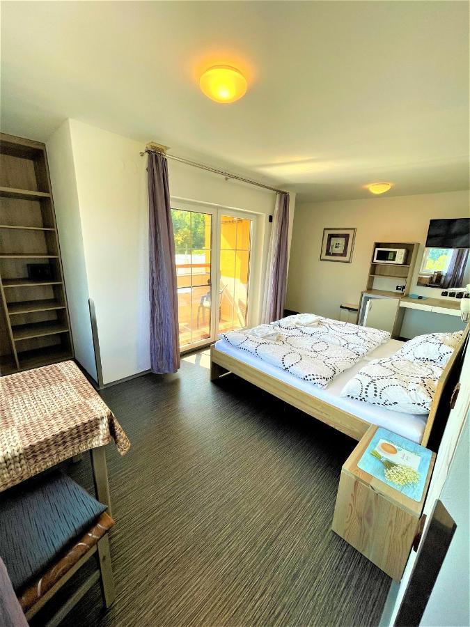 Maxovo Kralovstvi Apartment Rovensko pod Troskami Ngoại thất bức ảnh