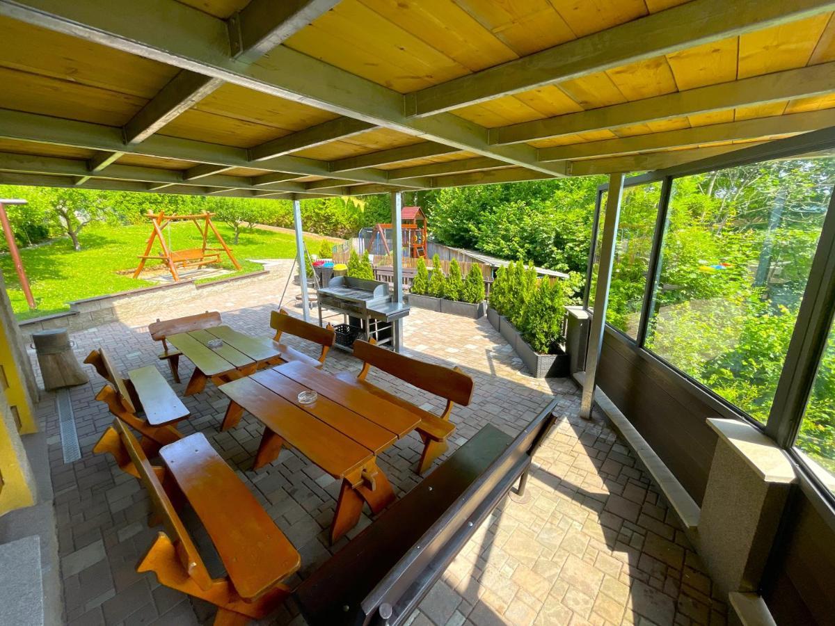 Maxovo Kralovstvi Apartment Rovensko pod Troskami Ngoại thất bức ảnh