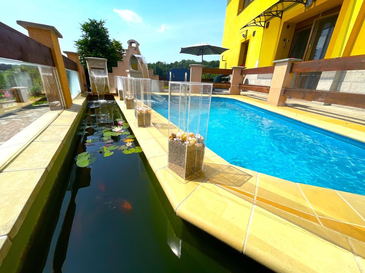 Maxovo Kralovstvi Apartment Rovensko pod Troskami Ngoại thất bức ảnh