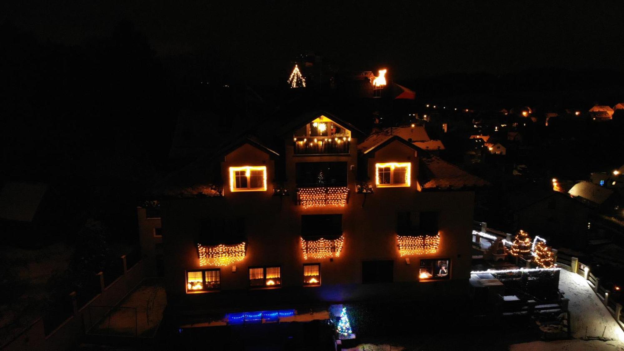 Maxovo Kralovstvi Apartment Rovensko pod Troskami Ngoại thất bức ảnh