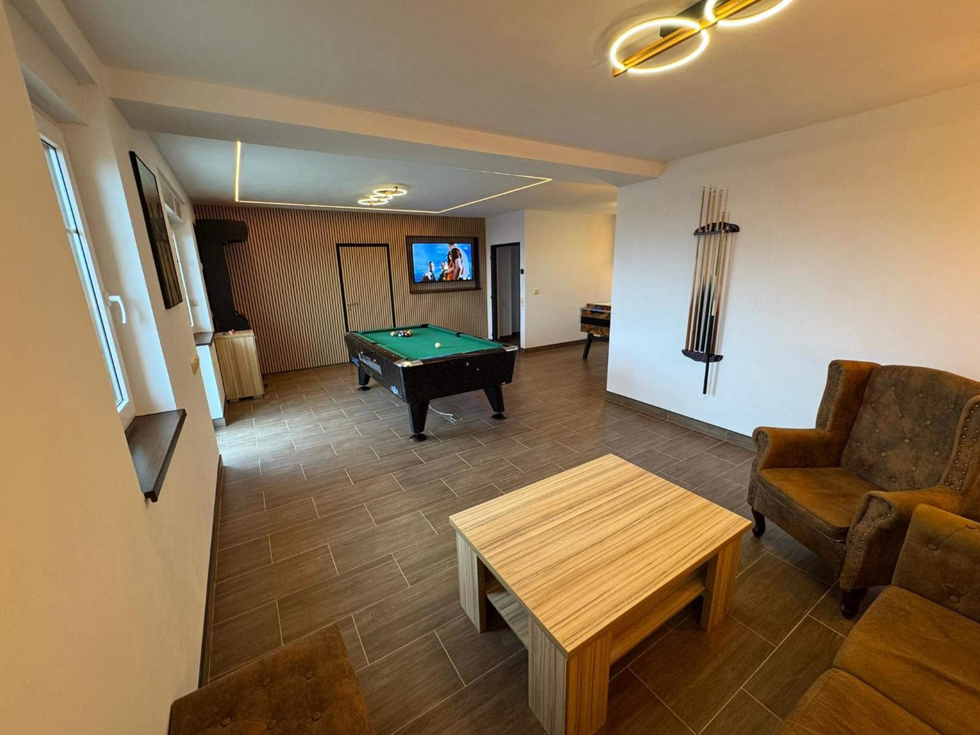 Maxovo Kralovstvi Apartment Rovensko pod Troskami Ngoại thất bức ảnh