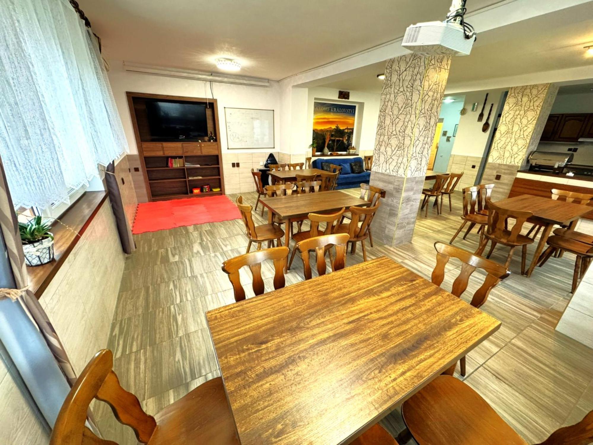 Maxovo Kralovstvi Apartment Rovensko pod Troskami Ngoại thất bức ảnh